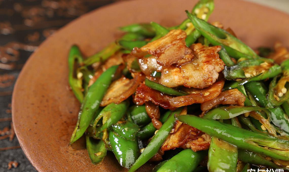 农家辣椒小炒肉,肥而不腻,鲜香入味,香辣开胃超下饭,做法简单