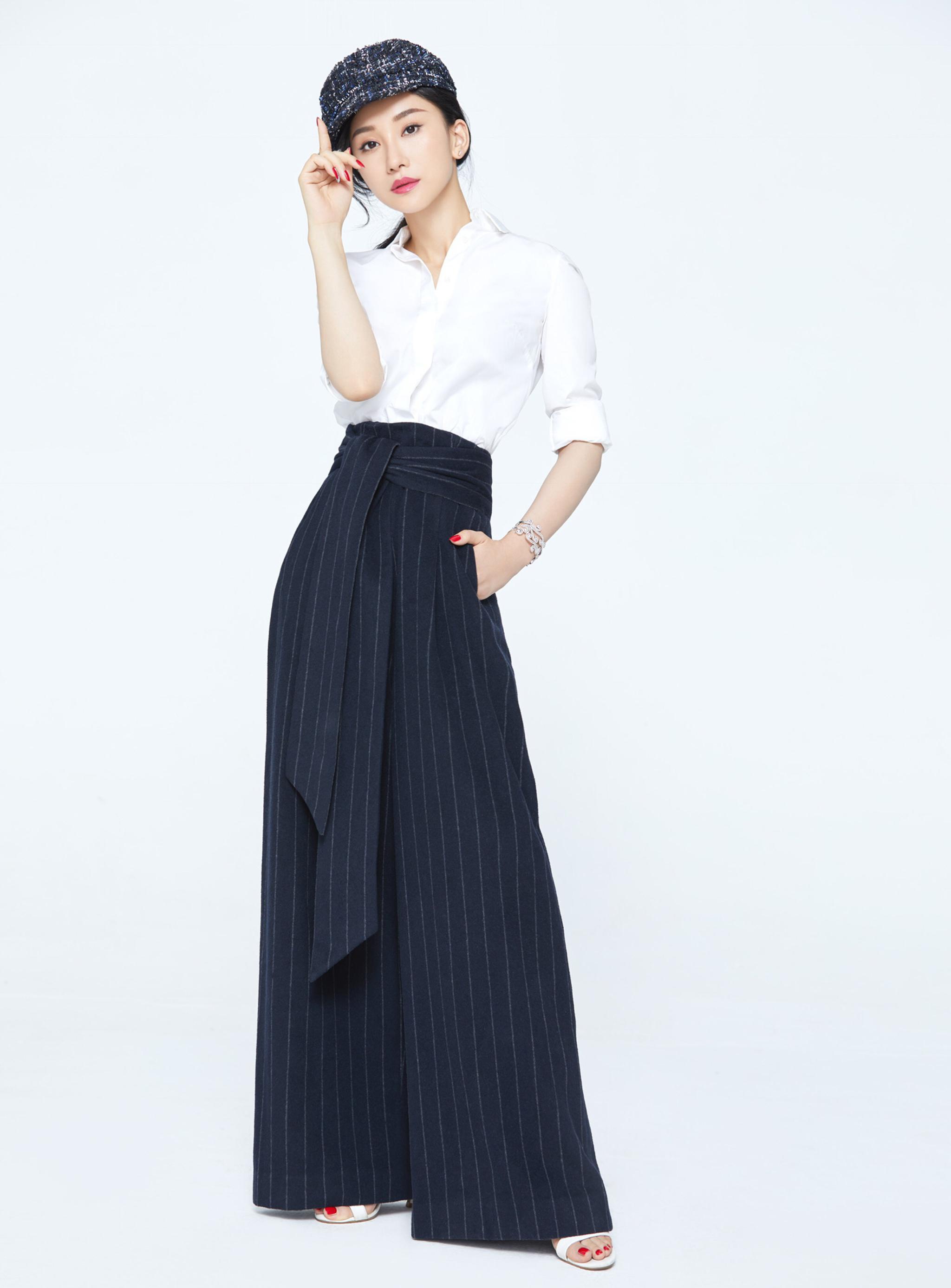 《河神2》戏份出彩,写真演绎干练优雅职场风|朱子岩|职场|阔腿裤_新浪