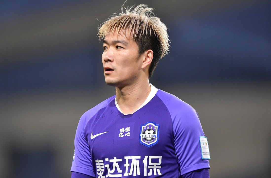 赵宏略职业生涯起点就是在大连实德队开始的,当时他和赵明剑在球队边