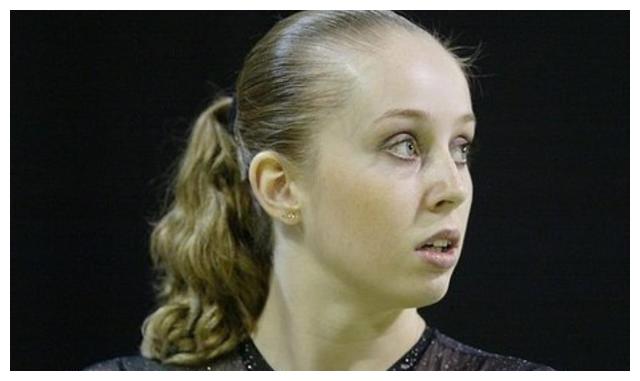 但是令大家都意想不到的是来自荷兰的一位体操运动员费罗娜-范-德勒尔