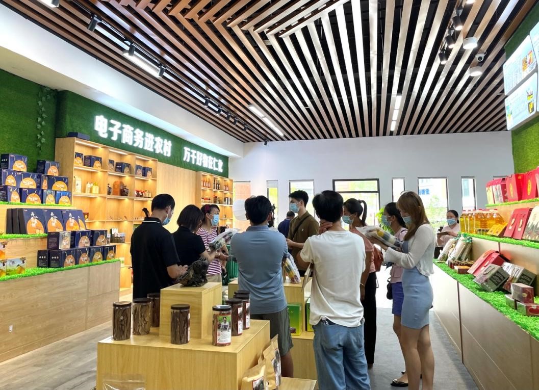 "高标准完成省级电子商务进农村综合示范县建设,打造电商发展新高地