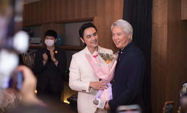 当年张庭林瑞阳买下黄浦江一栋楼时,张庭就送给陶虹和明道一人一层楼