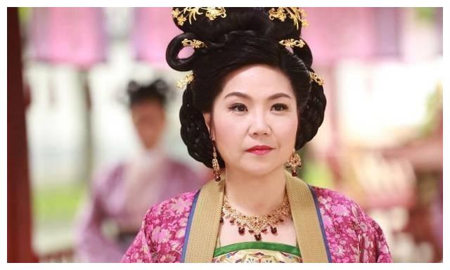 麦美玲的行政主管是风水地理学家,但她也活跃在演艺圈,经常上娱乐节目