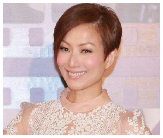 孙佳君:没想到周星驰会这么做,但很感谢他拿酒泼我,帮了我大忙