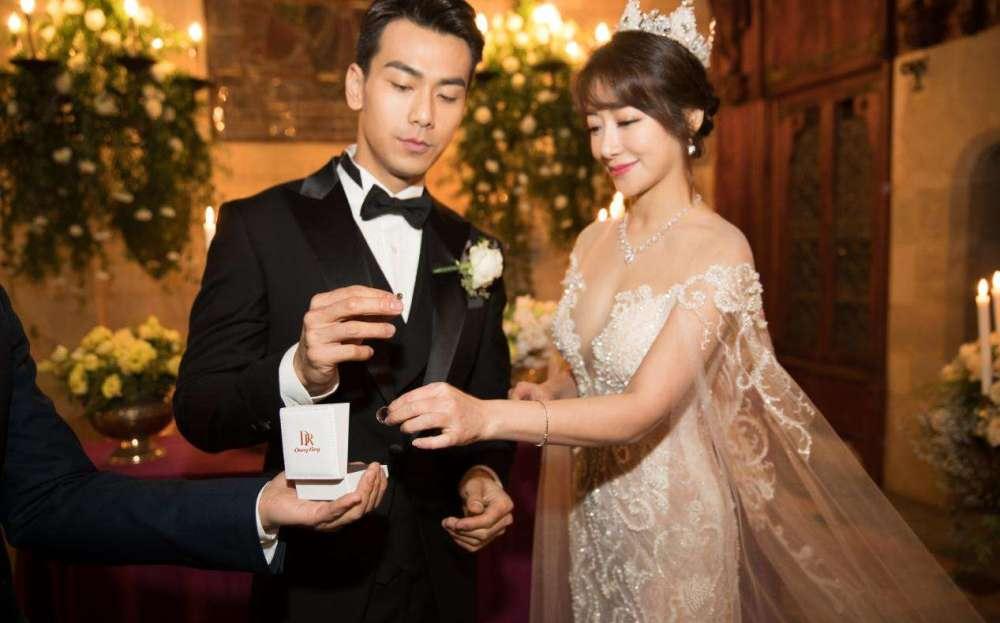 她从娱乐圈宠儿变"弃儿",如今沦为18线配角,导演她便宜好用