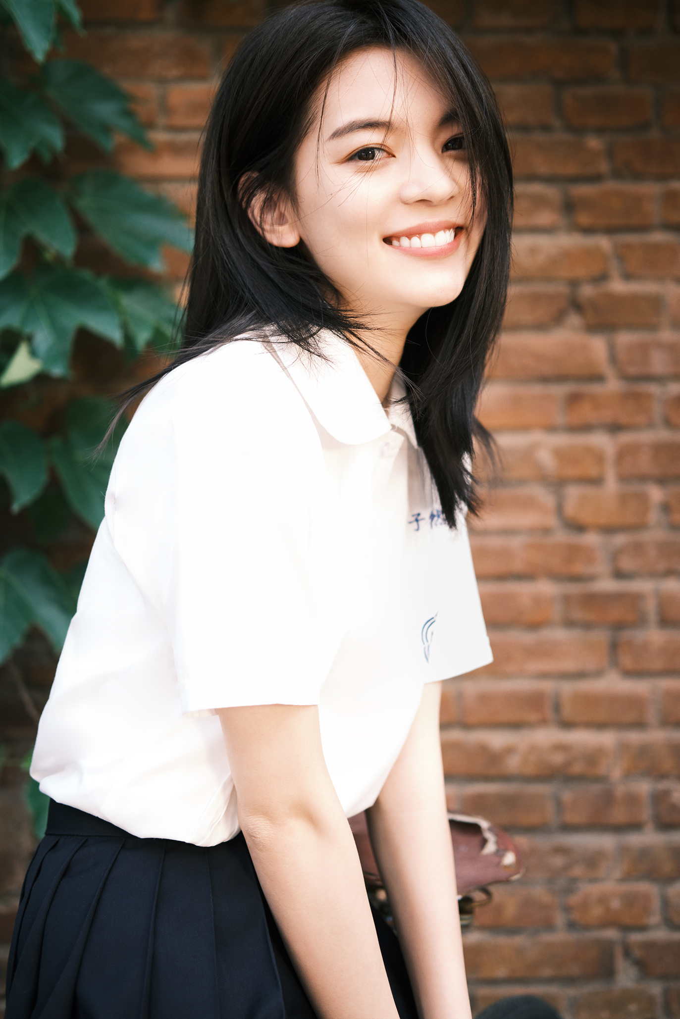 谢子然校园风写真曝光青春洋溢诠释活力少女