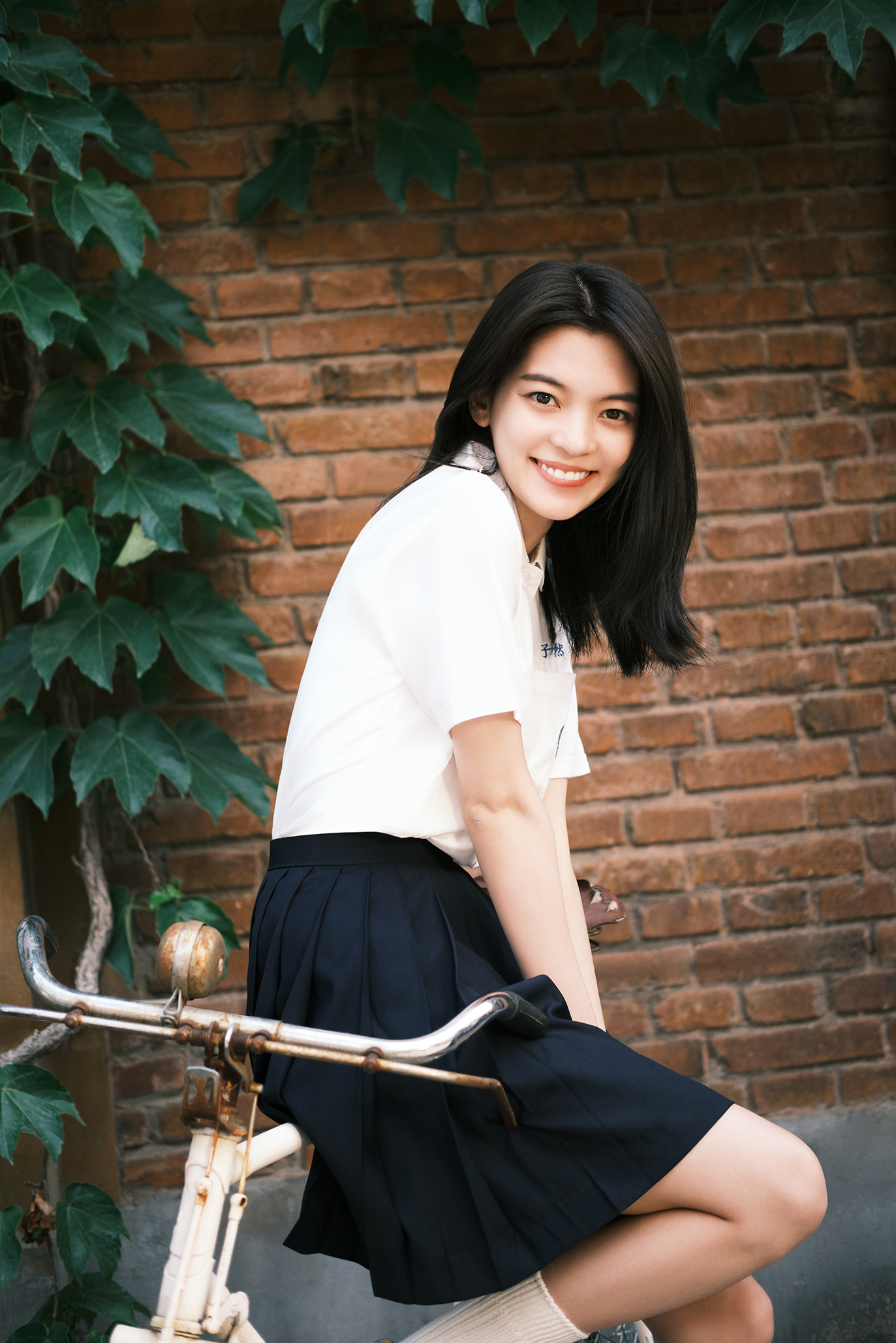 谢子然校园风写真曝光青春洋溢诠释活力少女