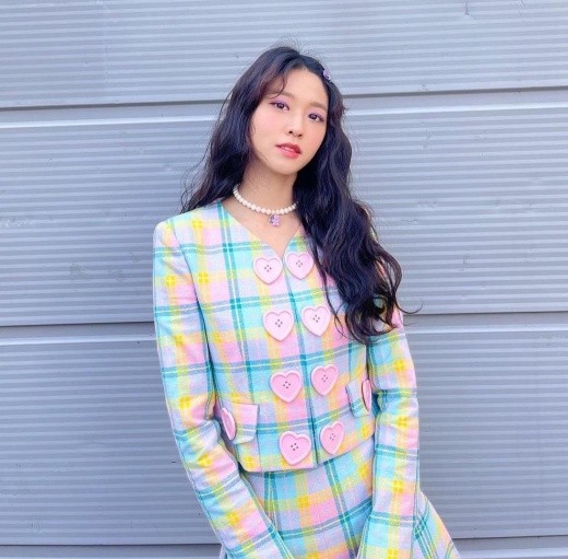 韩国女团aoa成员雪炫sns发近照秀美貌