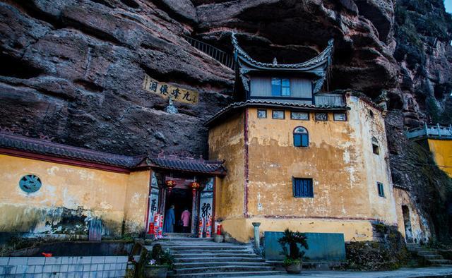 这座镶嵌在黄墙里的寺庙藏在了九峰山__财经头条