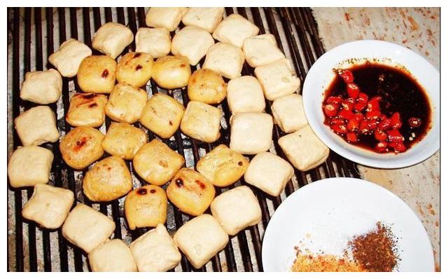 云南建水烧豆腐至今600年历史因为舌尖上的美食而走红
