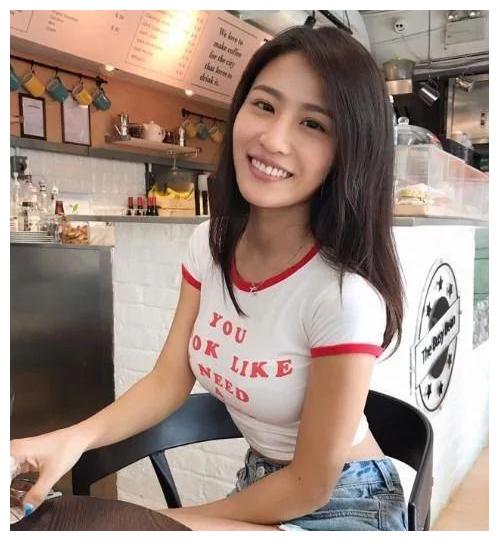 林芊妤在事业巅峰的时候,被记者拍到了和林知誉约会,虽然说林知誉并非