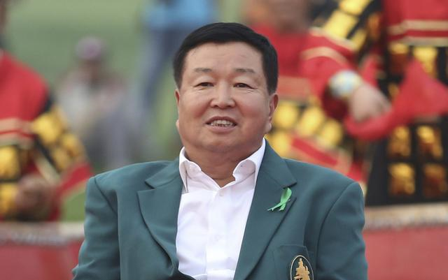 曾穷到卖血为生,靠一罐饮料成功逆袭,坐拥千亿资产却无妻无子