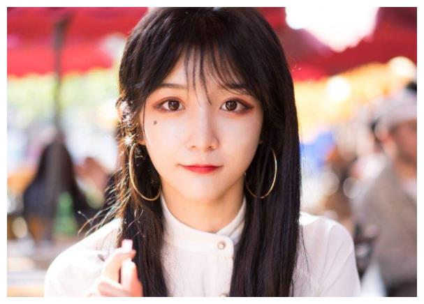 抖音4大"女装大佬":前3位年入百万,他拒绝承认"男儿身"!