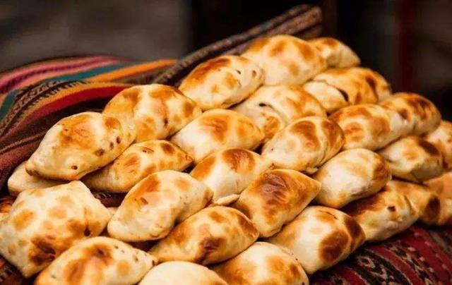 伊宁是伊犁哈萨克自治州首府,曾入选全国最美城市.伊宁的美食太多了.