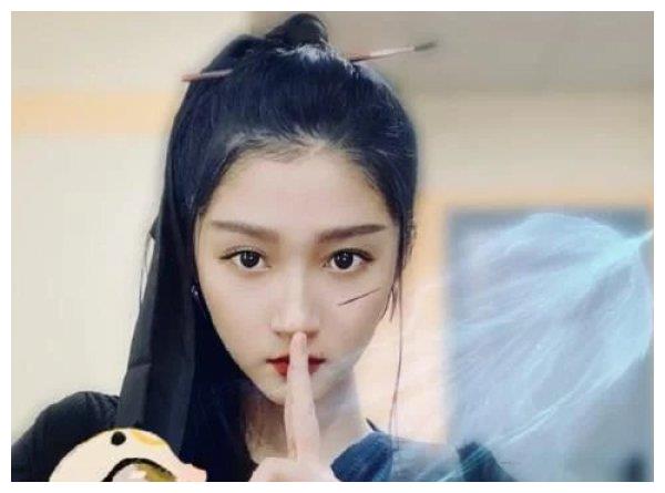 关晓彤cos姜子牙遭批评,脸部"疤痕"吸睛,但是扮相太敷衍?