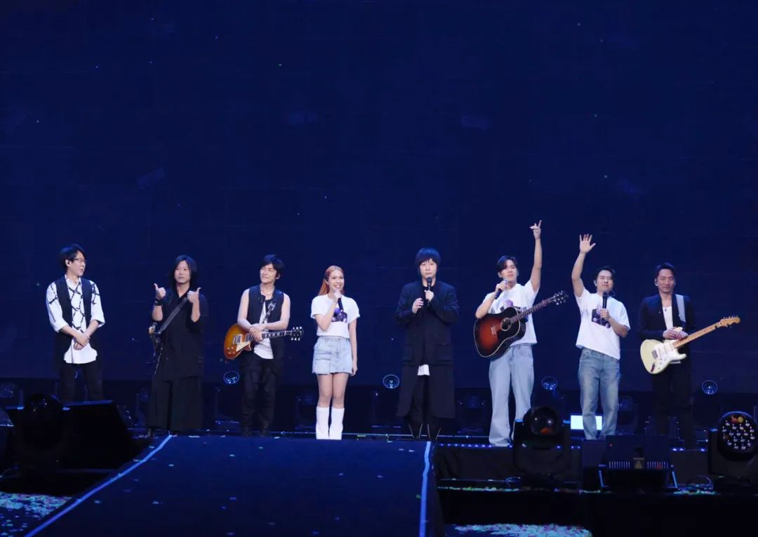 五月天+告五人,宇宙最有趣的合体?|知足|演唱会|鸟巢|潘燕山|巨蛋_新浪新闻
