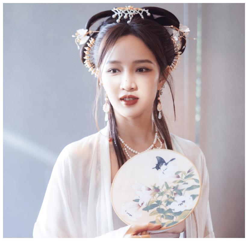 《爱乐之程》晒姐姐古装造型,孟佳仙子张雨绮美艳,宁静却不一样