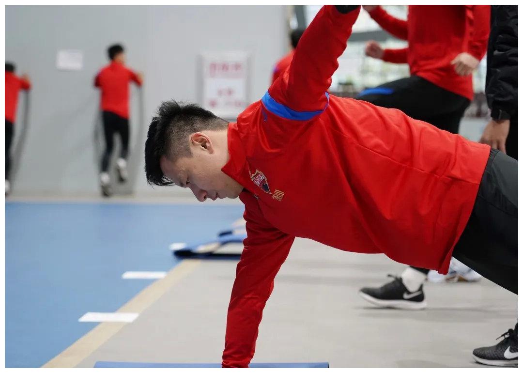 深足完成昆明冬训首练 郜林:第一天训练效果非常好