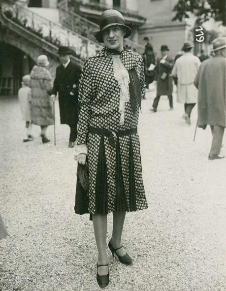 1920年代法国妇女老照片不论多大年龄都懂时尚