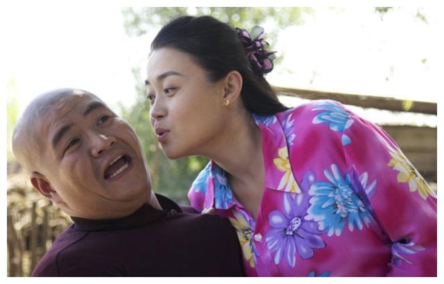 关婷娜录制小视频在继子和准女婿之间徘徊最后偏向赵本山