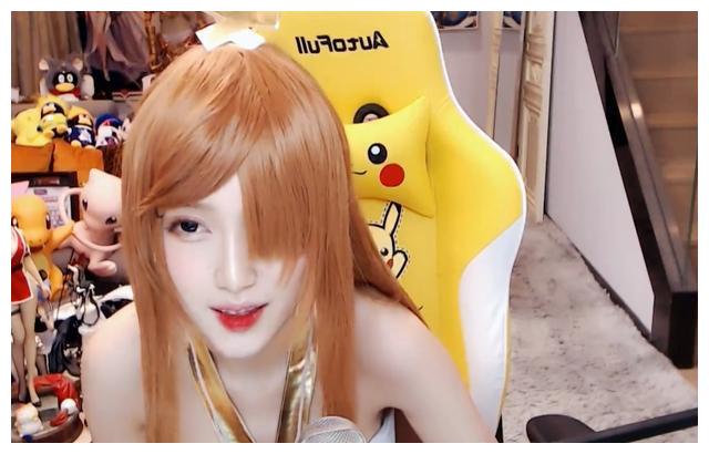 腐团儿圣诞节cos水影,引得pdd来查房,提出一个要求让观众叫好