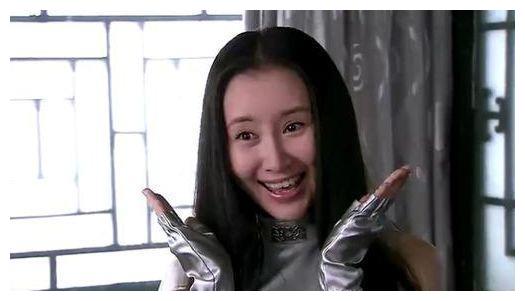 还记得《魔幻手机》的傻妞吗?出道多年无绯闻,如今胖成蒙娜丽莎