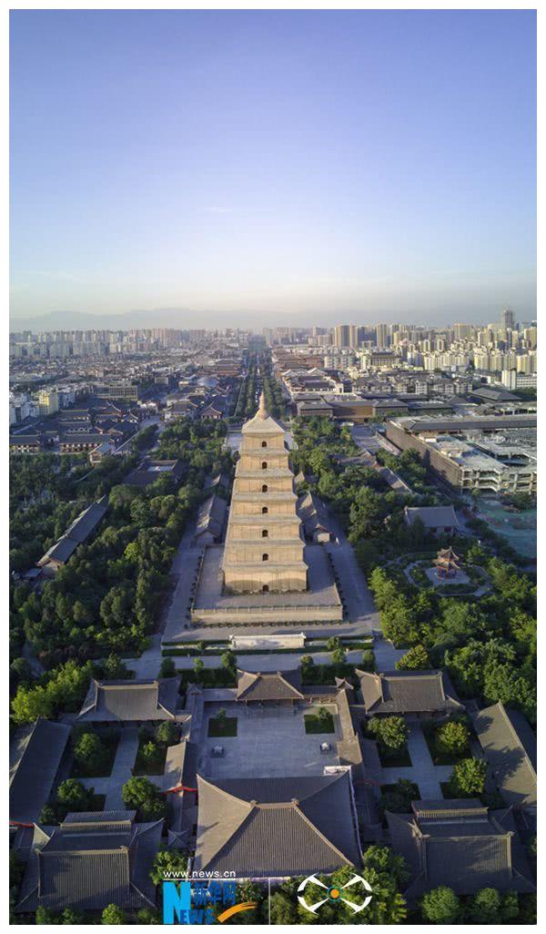 无人机视角下的西安大雁塔景区.新华网发 林敬淇 摄