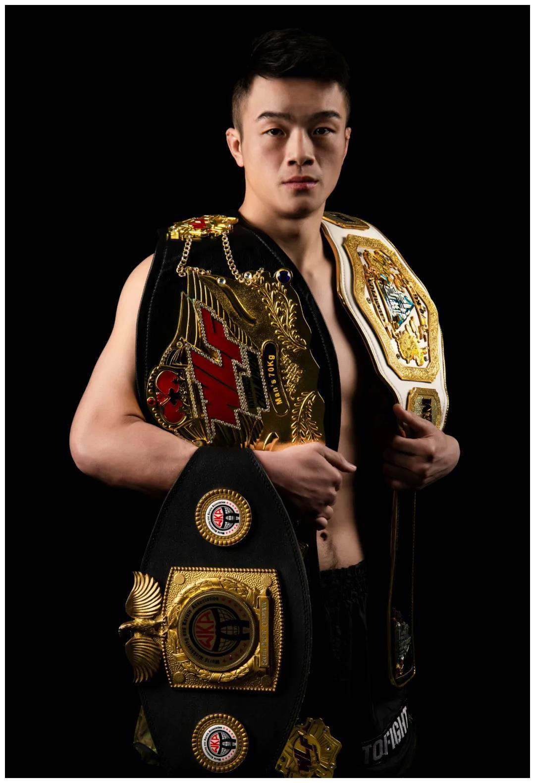 中国搏击界最强70kg拳王即将诞生双冠王欧阳锋鏖战三冠王柳雷