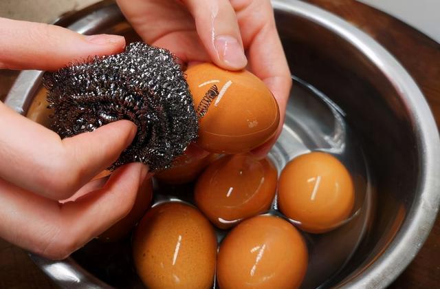 腌鸡蛋不要只会加盐腌分享正确做法咸鸡蛋起沙流油味道香