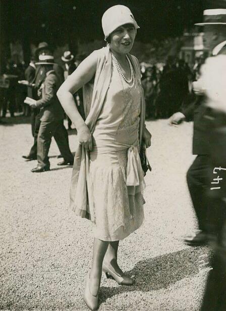 1920年代法国妇女老照片不论多大年龄都懂时尚