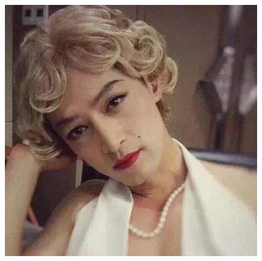男扮女装郑恺娇柔胡歌性感鹿晗美丽动人而他却靠这取胜
