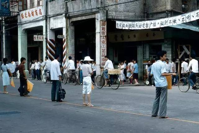 八十年代老照片:美女如云,没有滤镜和化妆品,原生态美