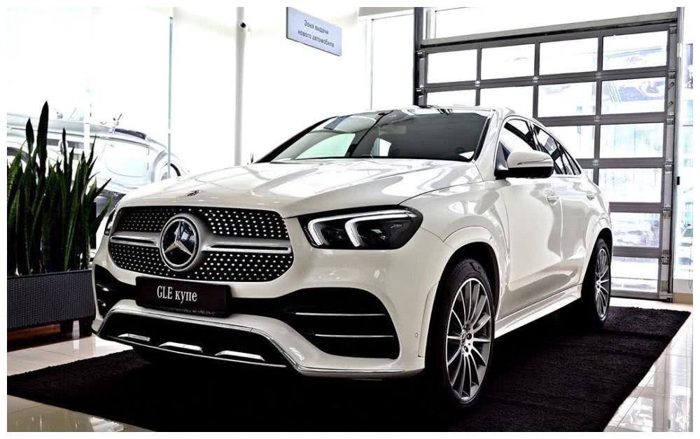 全新奔驰gle coupe实车 运动的白色车身造型