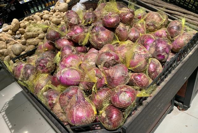 买洋葱时选白洋葱还是紫洋葱老菜农说漏了嘴以后别瞎买了