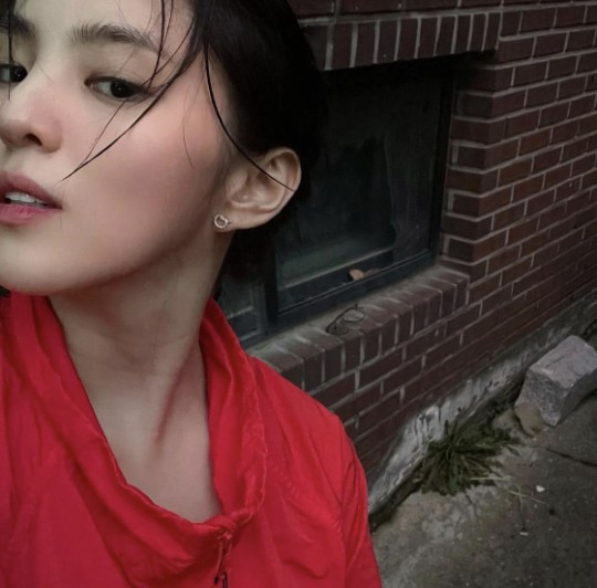 韩女星韩素希sns发照 皮肤粉嫩侧颜清纯|美貌|韩素希|韩国女艺人_新浪