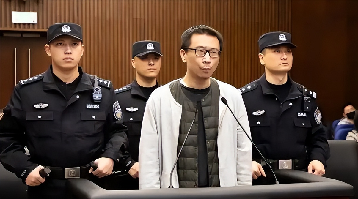 年薪从2000万降到50万后，他选择毒杀董事长