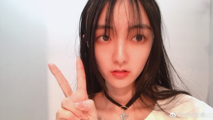 英雄联盟美女主持人饶雨薇迷人写真美照欣赏