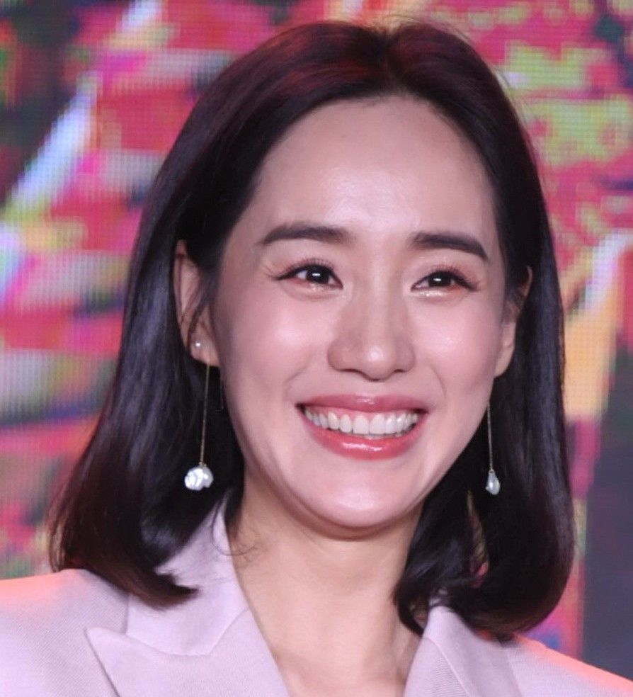 秋雅扮演者王智武打女星出身曾是一名大学生村官