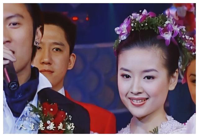 当谢霆锋牵她出来那刻,惊艳所有观众|董洁|谢霆锋|春晚_新浪新闻