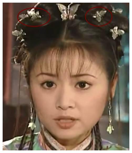 《还珠格格2》中简单又好看的头饰,容嬷嬷的到现在都还流行?