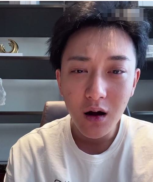 黄子韬直播澄清绯闻情侣账号只是玩玩而已他和徐艺洋都很委屈