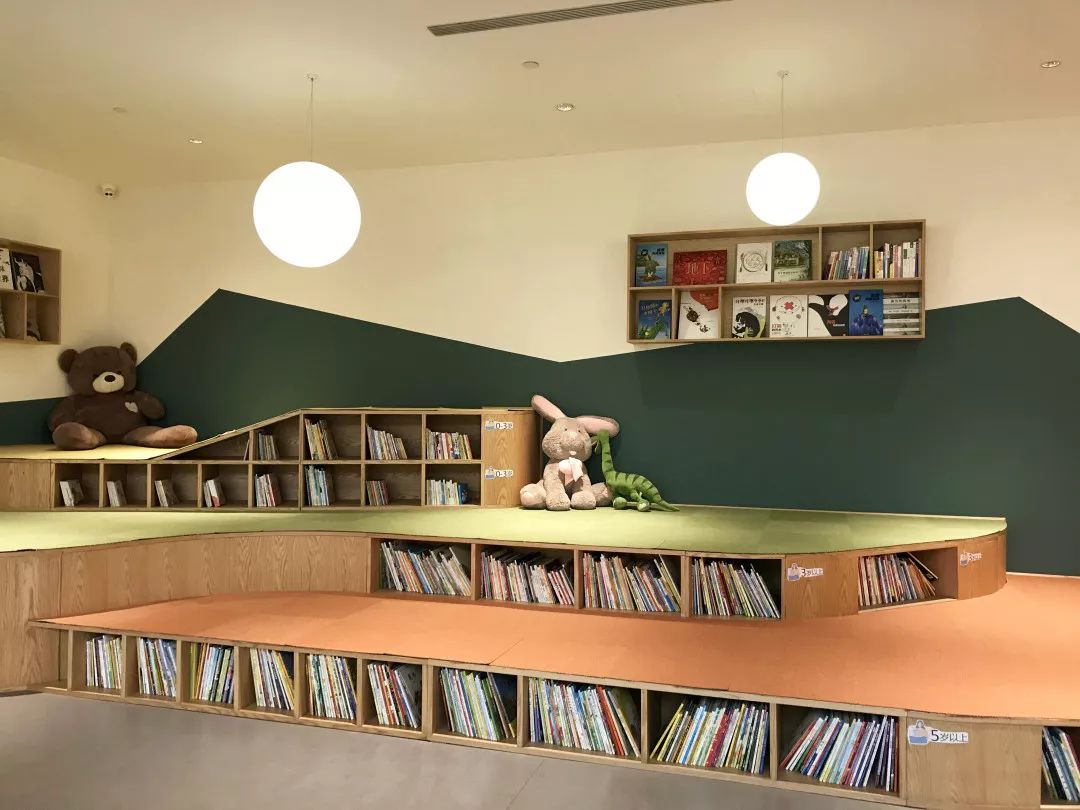 佩妮双语绘本馆用眼睛看世界用阅读看未来