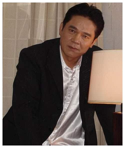 钻山豹申军谊成名后抛弃原配与贾妮恋爱8年终以分手告终