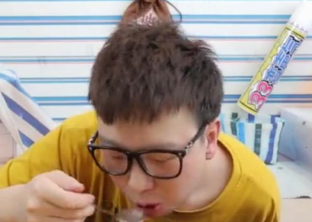 男子试吃炒饭界的爱马仕“爆浆蛋包饭”看着就知好吃,你觉得如何休闲区蓝鸢梦想 - Www.slyday.coM 男子试吃炒饭界的爱马仕“爆浆蛋包饭”看着就知好吃,你觉得如何休闲区蓝鸢梦想 - Www.slyday.coM