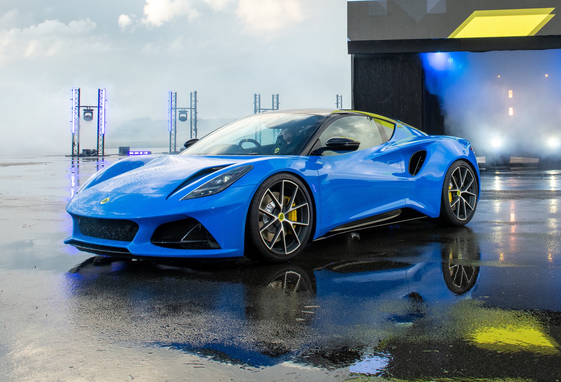 品牌最后一台纯燃油跑车,路特斯emira实车亮相惊艳