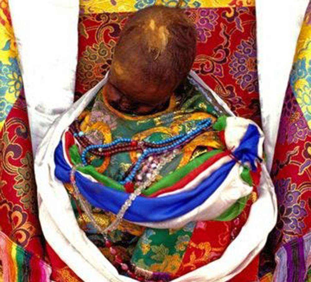 神秘的吉祥天母转世真身,不腐肉身之谜,至今头发指甲仍在生长