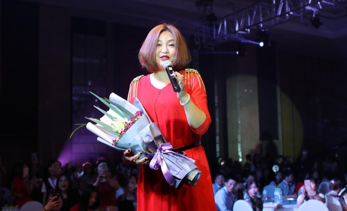 这才是《白狐》真正的原唱,陈瑞凄美忧伤的嗓音,一听就让人流泪