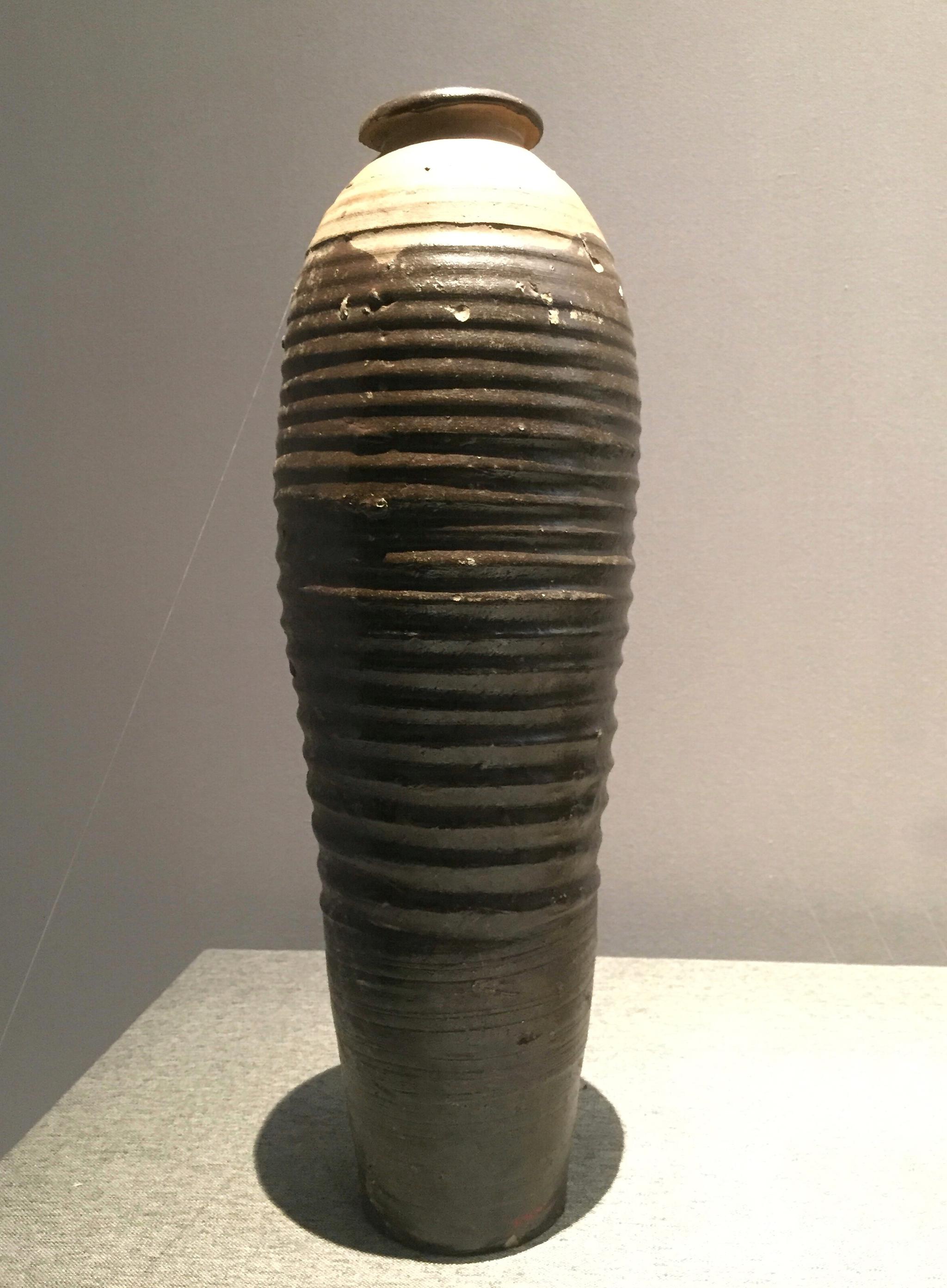 元朝棱纹黑釉牛腿瓷瓶(鄂尔多斯博物馆馆藏)_高清图集_新浪网