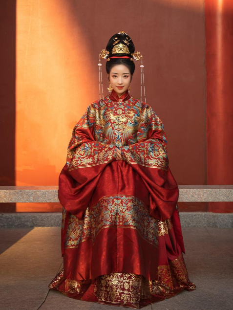 凤冠霞帔是婚服标配?马皇后许天下女子着凤冠霞帔出嫁?都不对!|凤冠霞