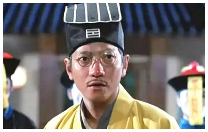 68岁四目道长陈友近况皮肤松弛显老为拍段子头顶痰盂出镜